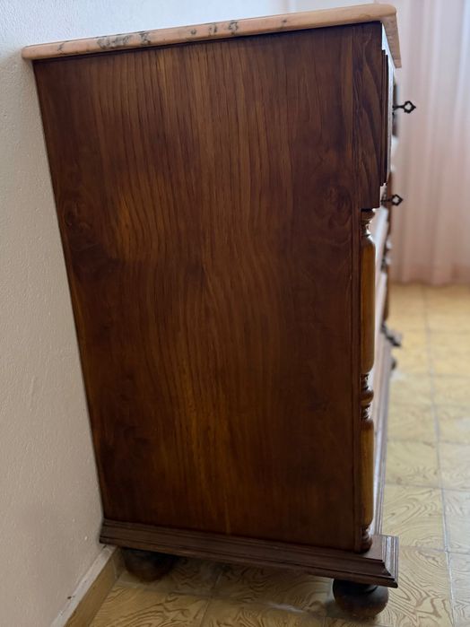 Comoda em madeira maciça e tampo em mármore