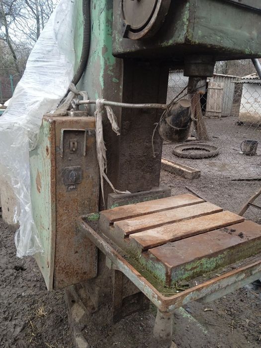 Продам станок вертикально-сверлильный универсальный 2Н135