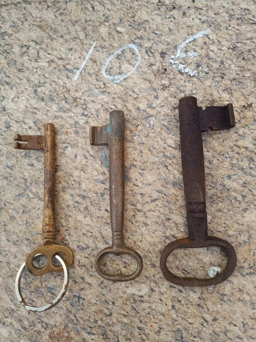 Vários artigos muito antigos