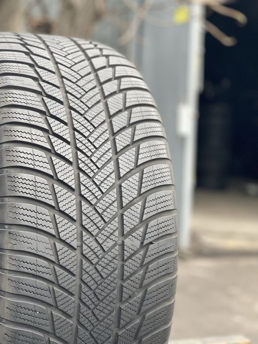 Шина Зимова 1шт 255/50 R18 Bridgestone Blizak Lm001