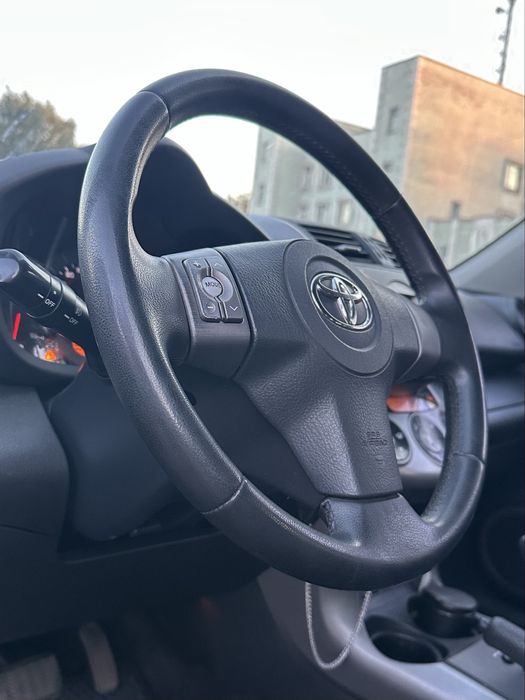 Продам Toyota RAV4 2007 2.0 бензин полный привод