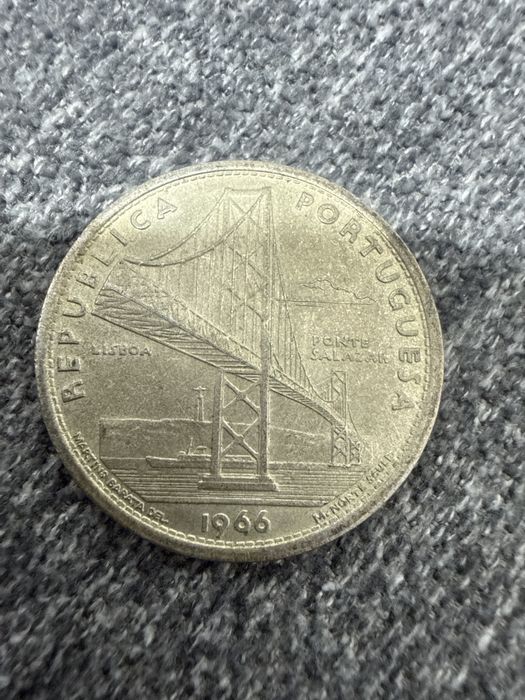 Moedas antigas em bom estado