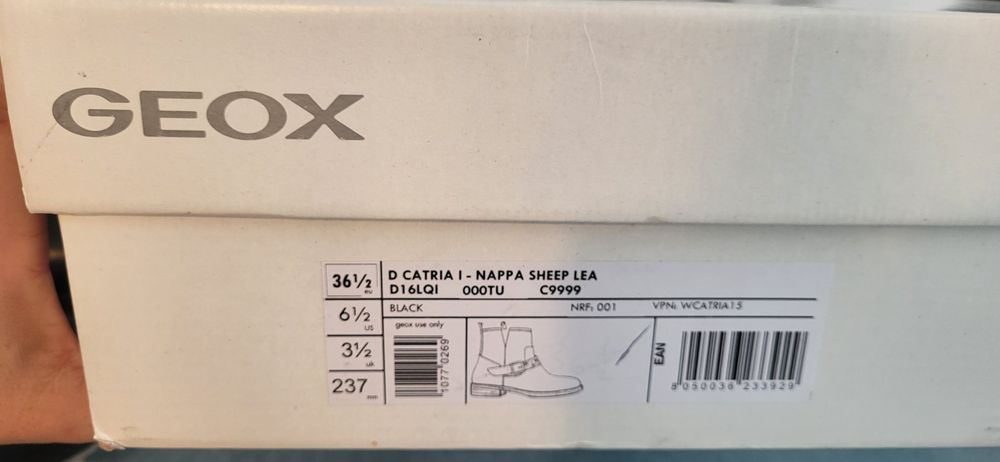 Botins em pele genuína GEOX novos com etiqueta