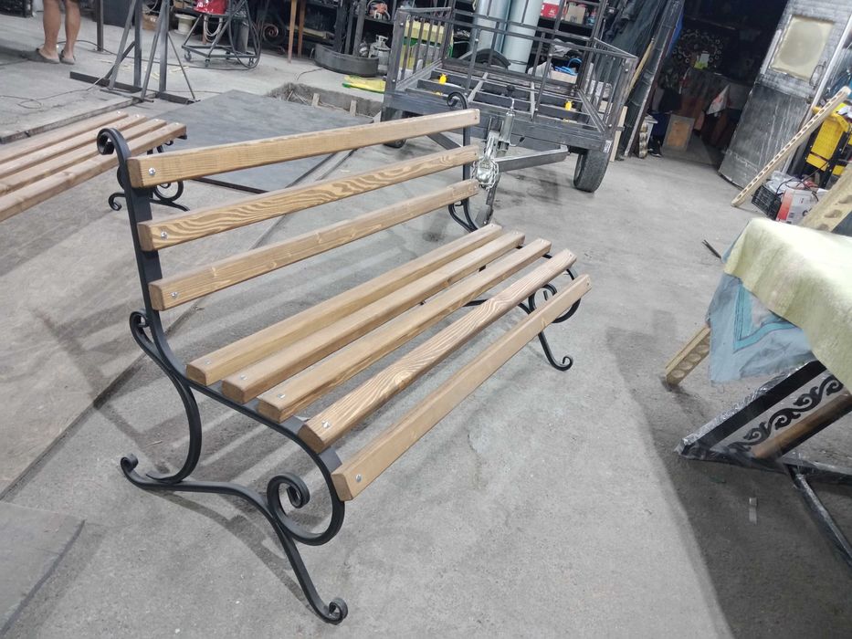 Лавка зі спинкою  та без спинки