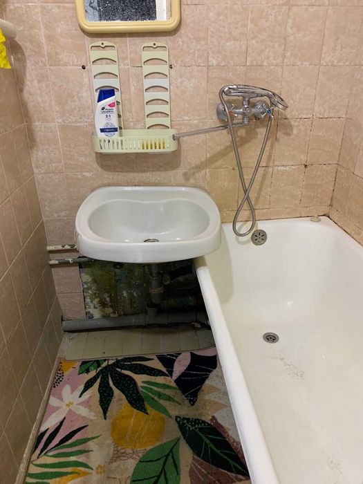 здається квартира,метро Лісова 20 хвилин пішки