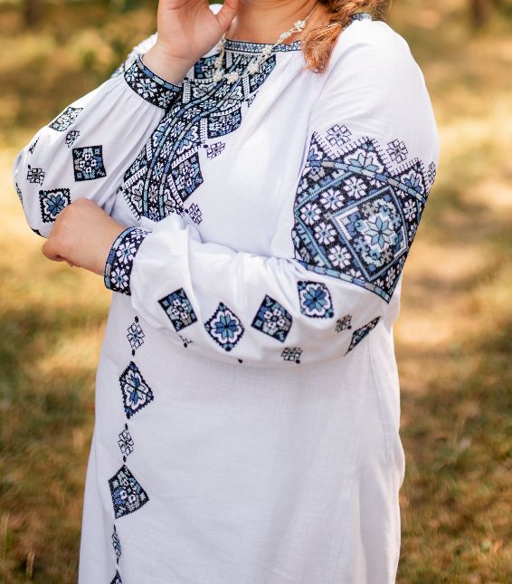 Вишита сукня біла