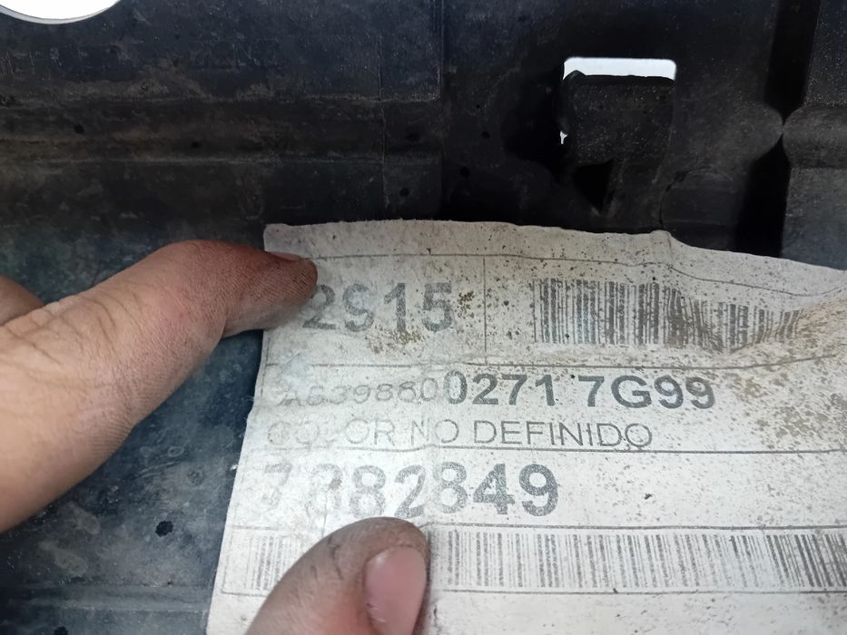 Guia de pára-choques trás central MERCEDES-BENZ Vito / Vito Combi (W63