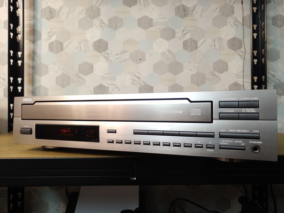 Odtwarzacz Zmieniarka na 5 CD Yamaha CDC-655 tytanowa