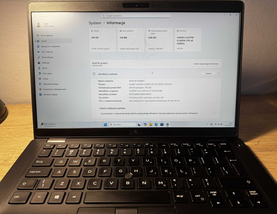 Dell Latitude 5400 Core I5-8265U  8GB / 256 GB Czarny WIN 11