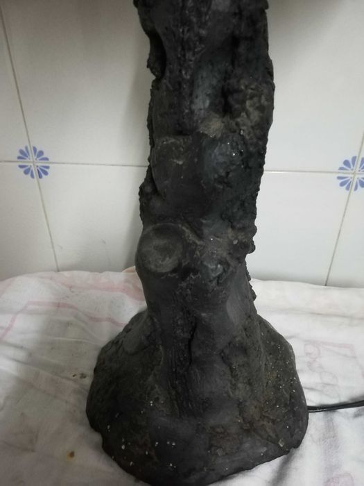 Candeeiro bonito pedras vulcânicas.