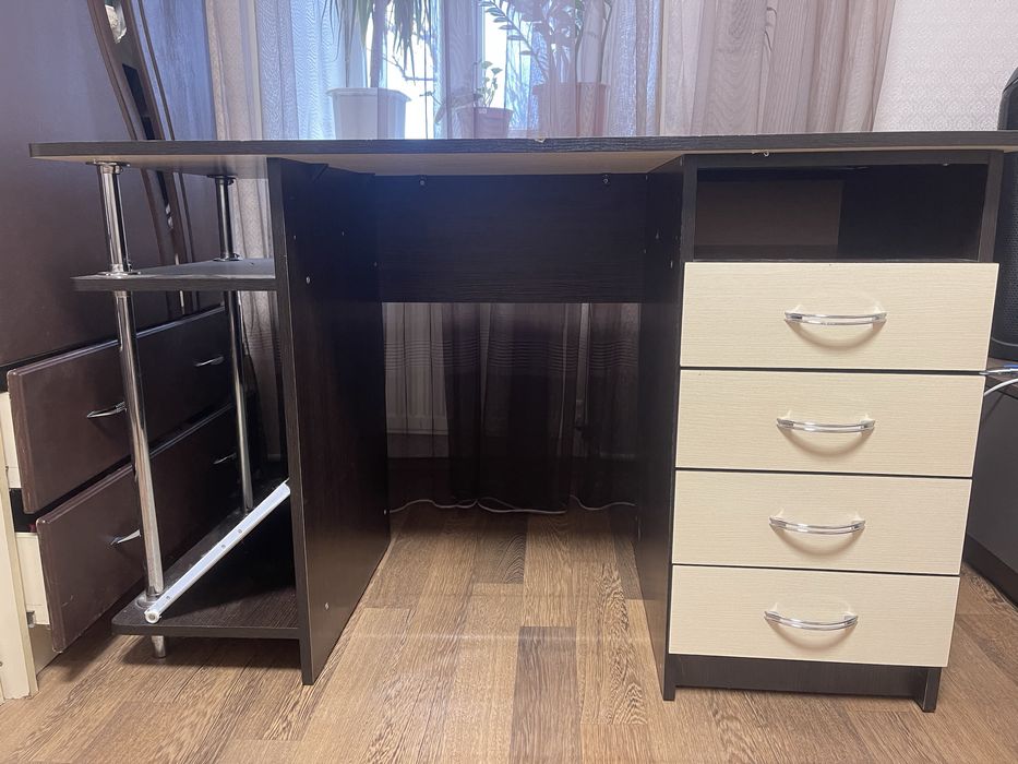 Продам компьютерный стол