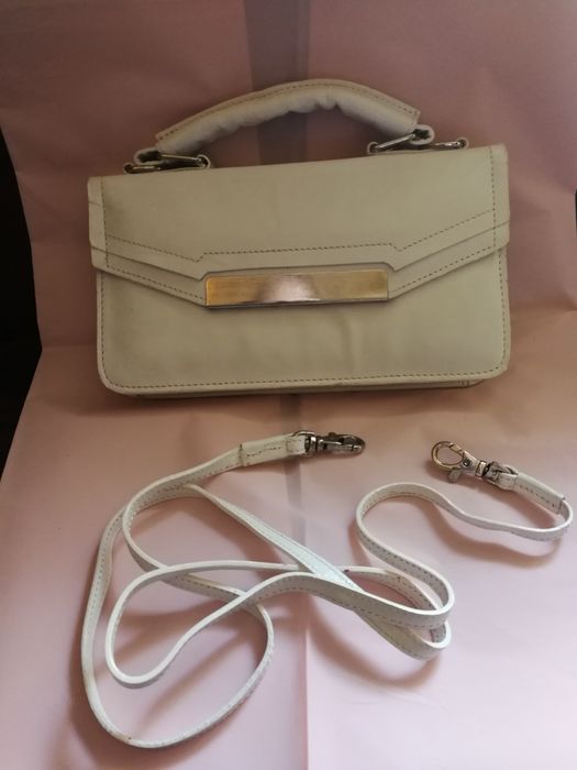 Кожаная каркасная белая сумка