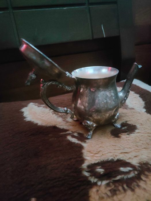 Zestaw ozdobny dzbanek i dwie filiżanki