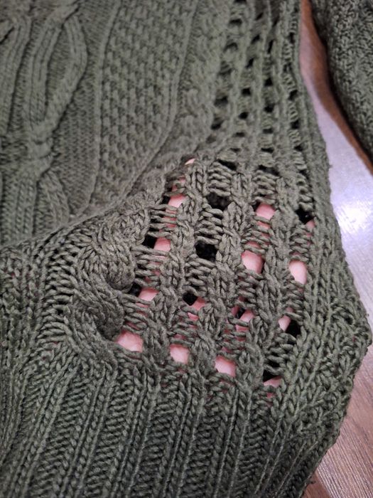 Zielony sweter khaki