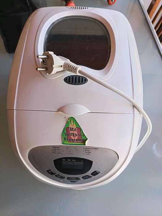 Máquina de fazer pão Clatronic