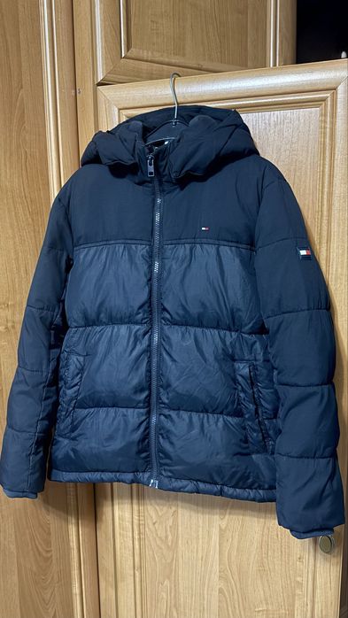 Фирменная черная куртка пуховик Tommy Hilfiger оригинал р. 140