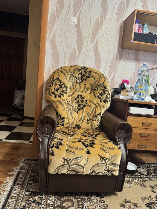 Продам набір диван+2 крісла+2 пуфіка (торг)