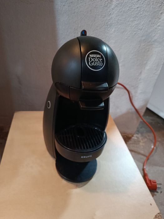 Máquina de café Nescafé Dolce Gusto - avariada para peças