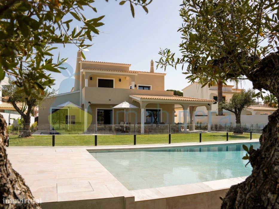 Moradia T5 frente mar na Galé em Albufeira