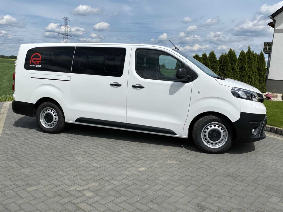 Wypożyczalnia samochodów 9 osobowych busów wynajem aut bus do wynajmu