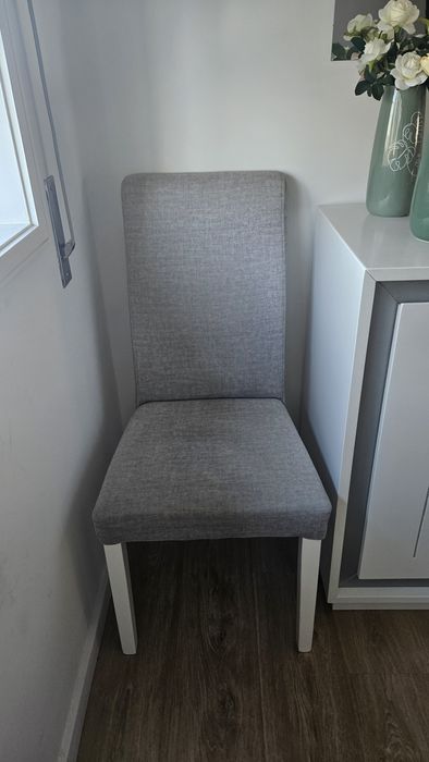 Vendo mesa extensível + aparador + 8 cadeiras