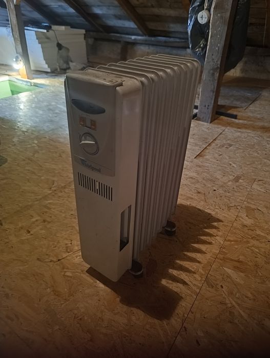 Grzejnik olejowy elektryczny Whirlpool