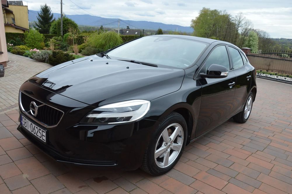 Volvo V40 Volvo V40 II lift. 69,000 km. 2017/18r.