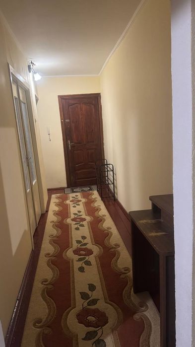 Продається трьох кімнатна квартира