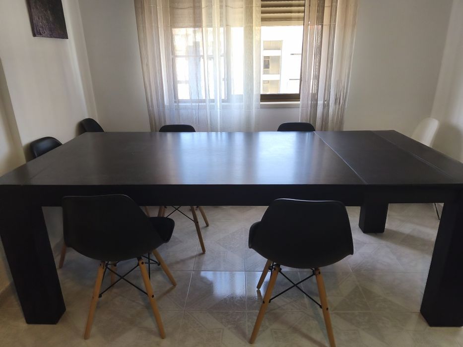 Mesa de jantar (extensível até 180/220) em madeira maciça com 6 cadeiras
