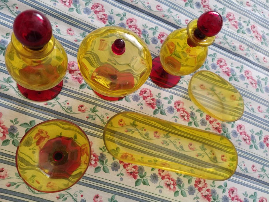 Conjunto 6 peças em cristal amarelo e vermelho muito antigo
