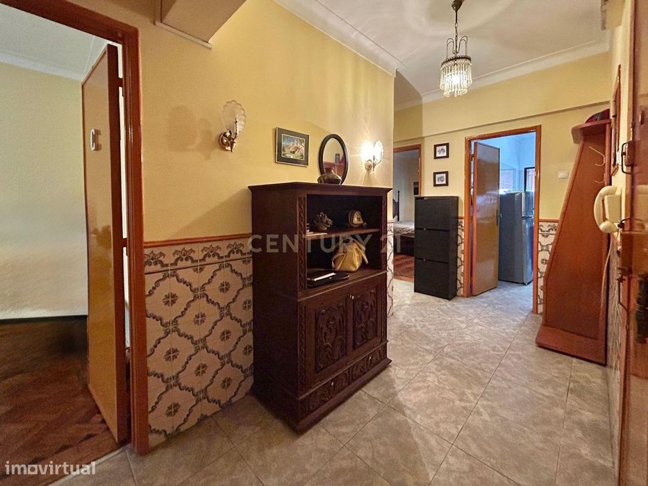 Apartamento T3 na avenida principal de Corroios - Oportunidade Única!