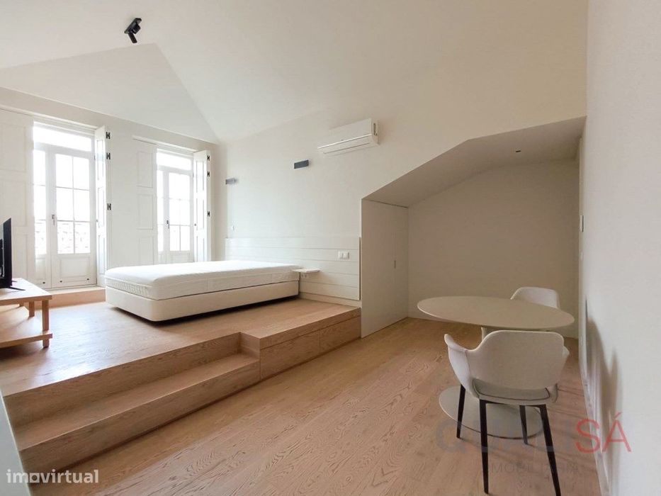 Apartamento T0 novo com varanda, equipado e mobilado, localizado no...