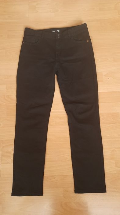 Spodnie jeans  damskie czarne.