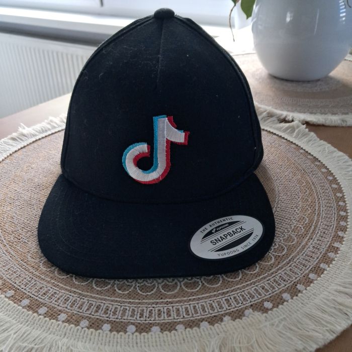 Czapka z daszkiem TikTok