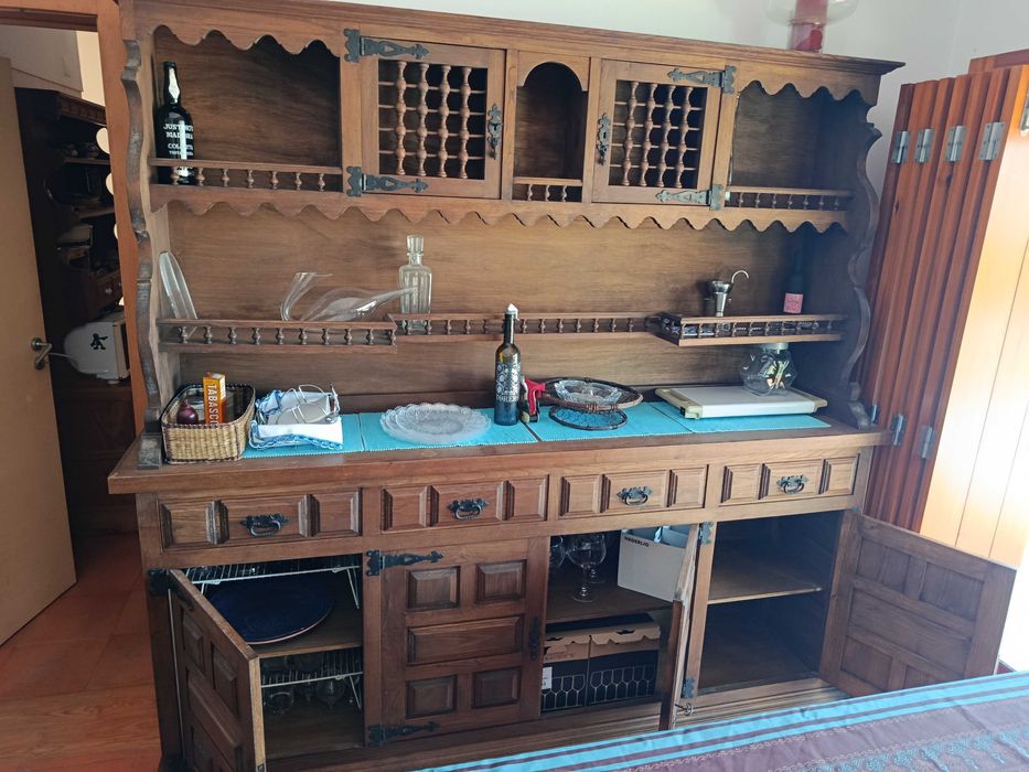 Movel de sala como louceiro ou aparador grande madeira maciça castanho estilo rustico qualidade