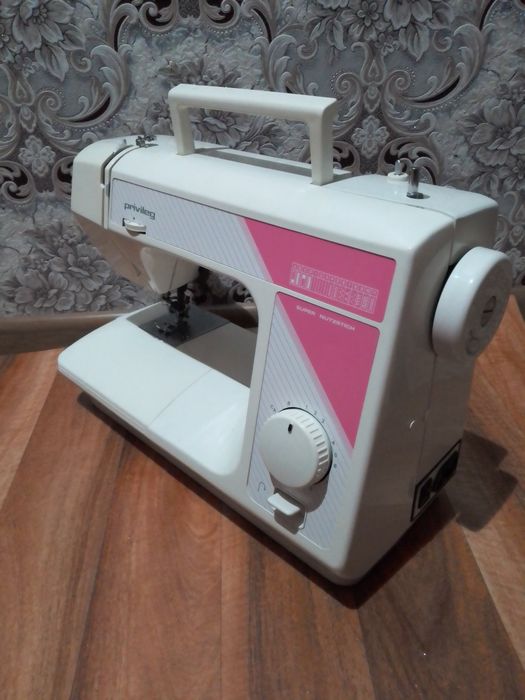 Продам  швейну машинку  в гарному стані