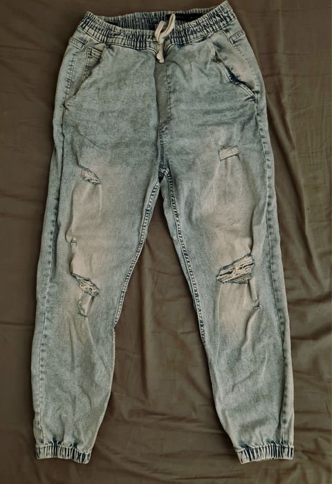 calça de ganga azul clara