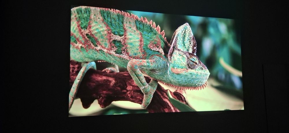 Projetor full HD nativo 200" com suporte 4k