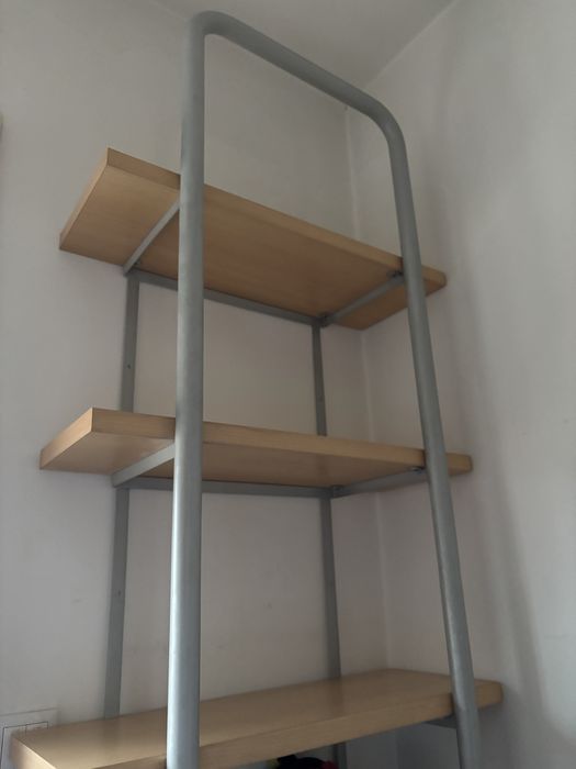Cama solteiro com gavetão + 2 colchões + estantes