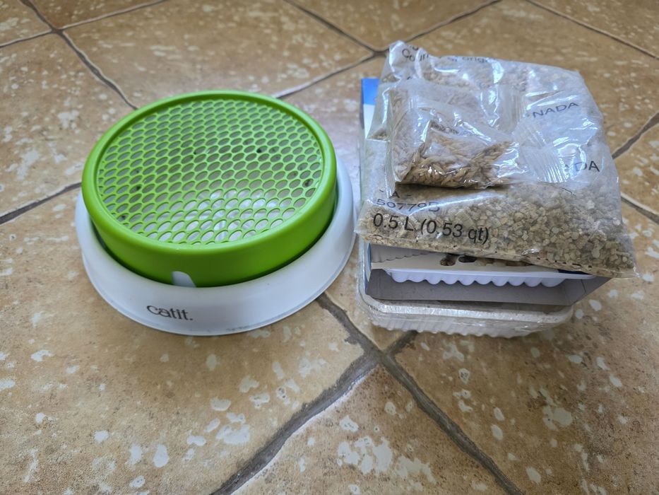 Miska na trawę dla kota w zestawie z trawą catit