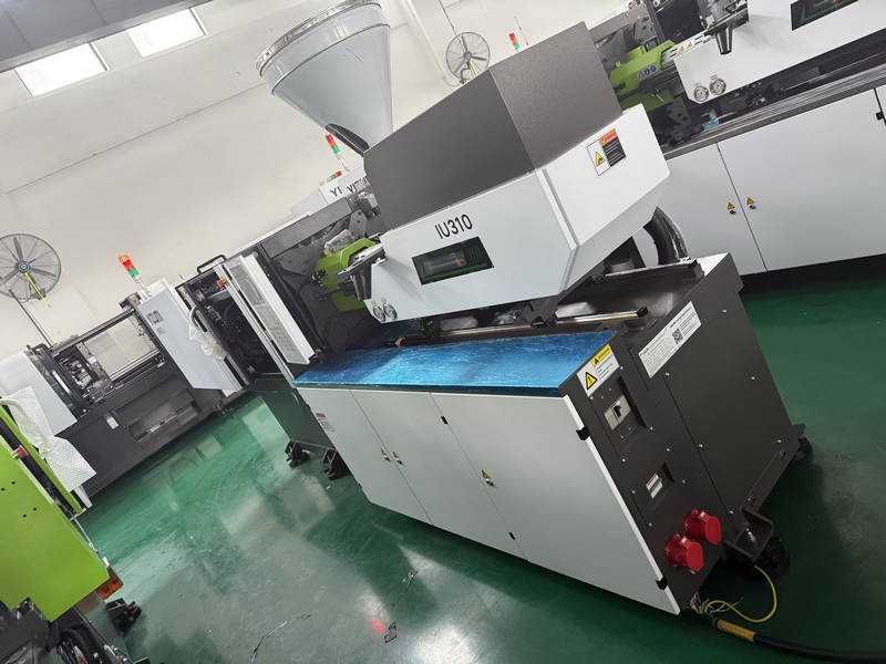 Электрический гибридный термопластавтомат Yizumi Серия А6 UN260A6