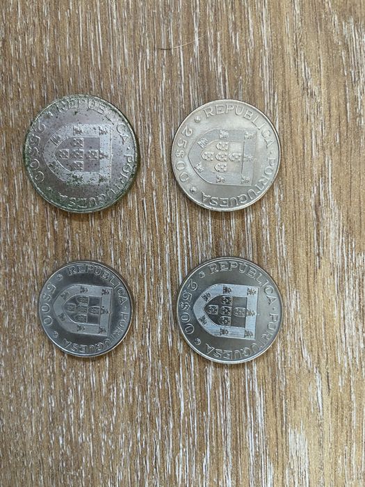 Moedas de escudos comemorativas