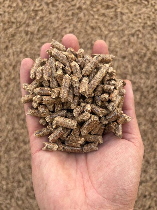 Pellet drzewny workowany 975kg 65 worków 1990zł paleta
