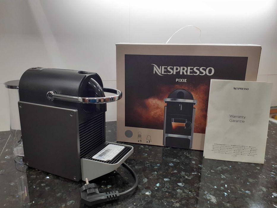 Máquina de café Nespresso Pixie Redesign (NOVO MODELO com garantia)
