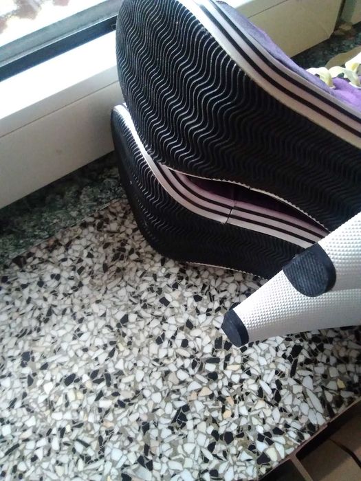Trampki botki na obcasie satynowe fiolet roz.36 stan jak nowe.