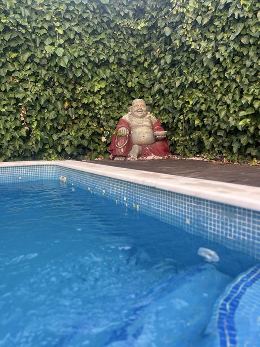 Buda decorativo em bom estado