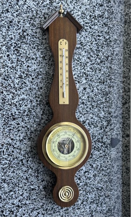 Вінтажний барометр з термометром