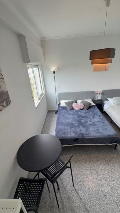 Quarto disponivel mobiliado no centro da Moita p casal c filho ou familiares