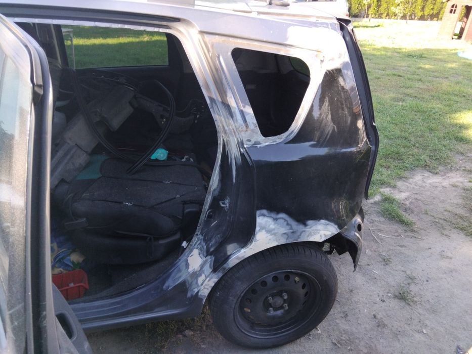 Naprawy blacharsko lakiernicze pranie tapicerki polerowanie lamp