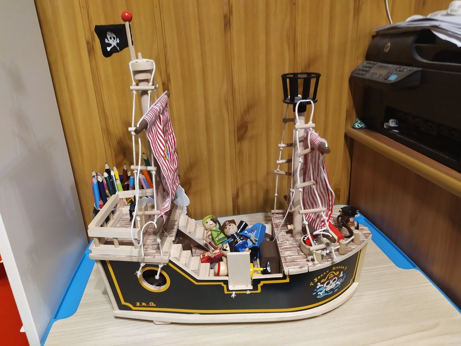 statek piracki drewniany